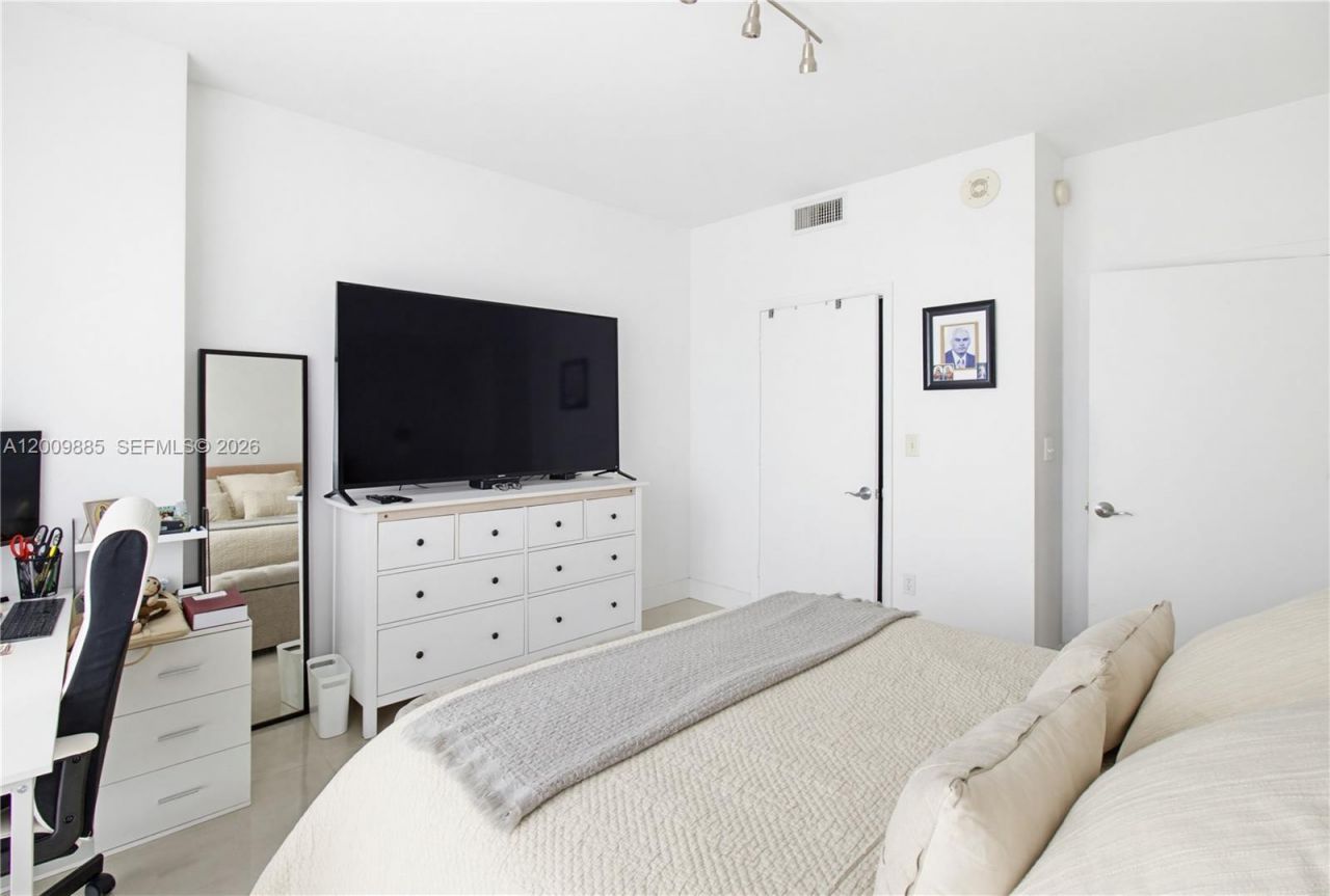 253 NE 2nd St, Unit 2005, Miami, FL 33132 Photo