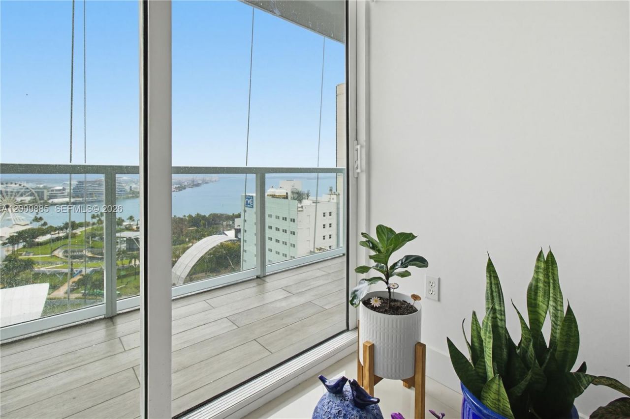 253 NE 2nd St, Unit 2005, Miami, FL 33132 Photo