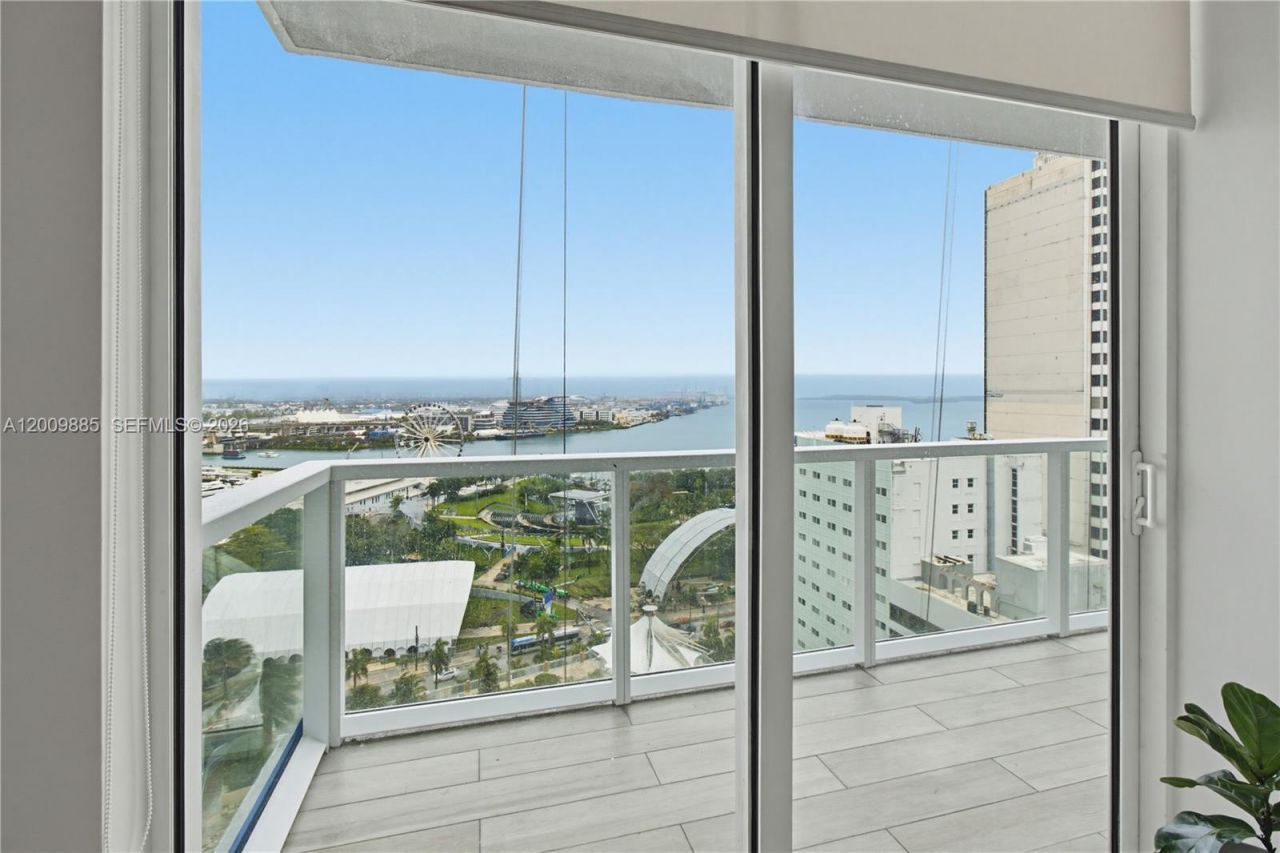 253 NE 2nd St, Unit 2005, Miami, FL 33132 Photo