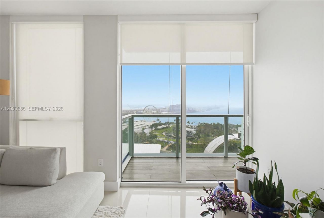253 NE 2nd St, Unit 2005, Miami, FL 33132 Photo