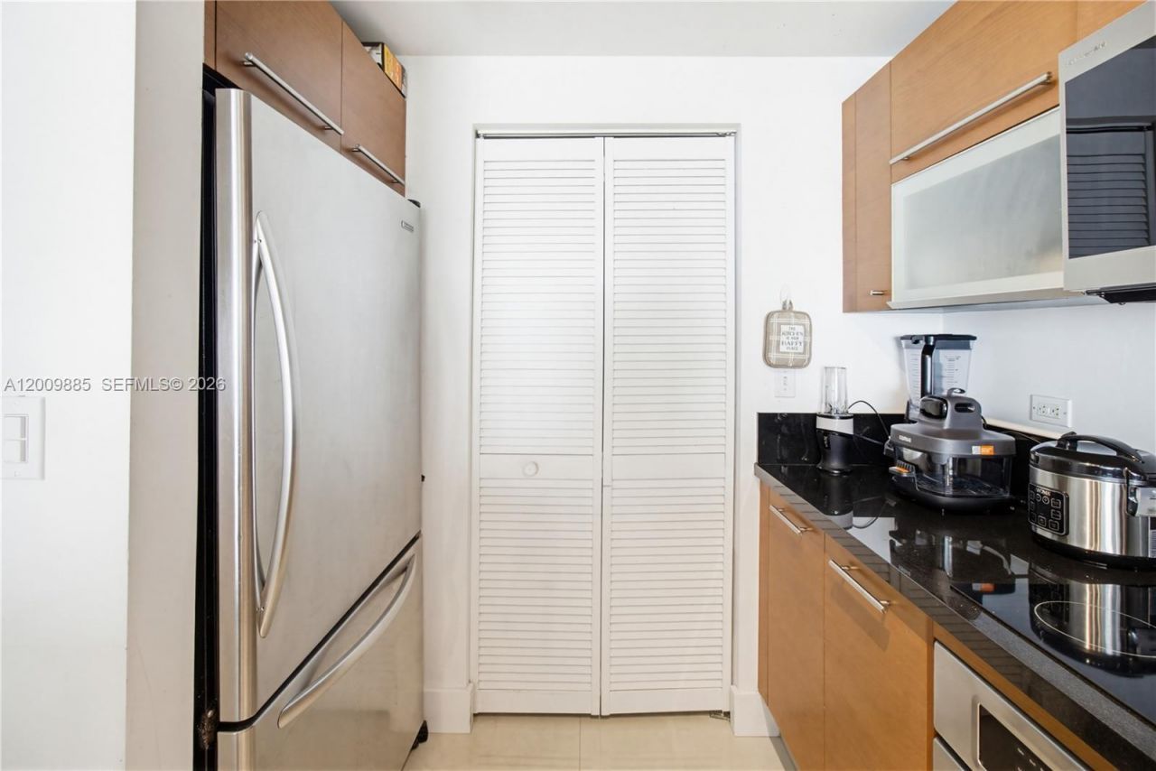 253 NE 2nd St, Unit 2005, Miami, FL 33132 Photo