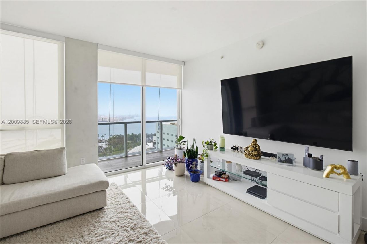 253 NE 2nd St, Unit 2005, Miami, FL 33132 Photo