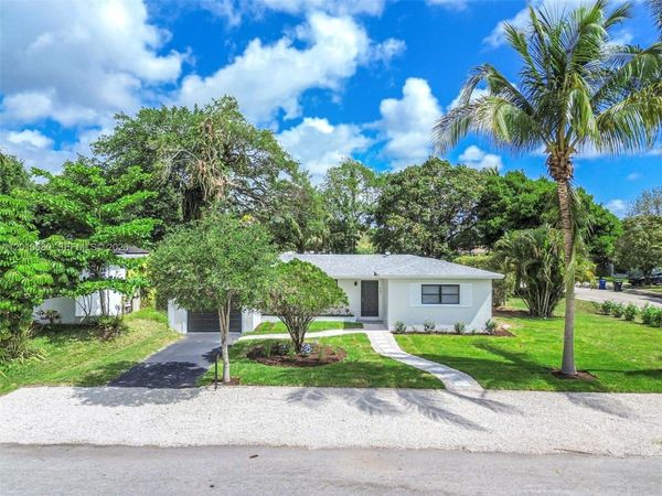 981 NE 152nd St, Miami, FL 33162