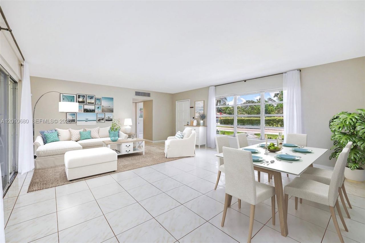 981 NE 152nd St, Miami, FL 33162 Photo