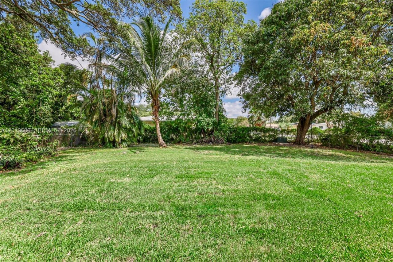 981 NE 152nd St, Miami, FL 33162 Photo