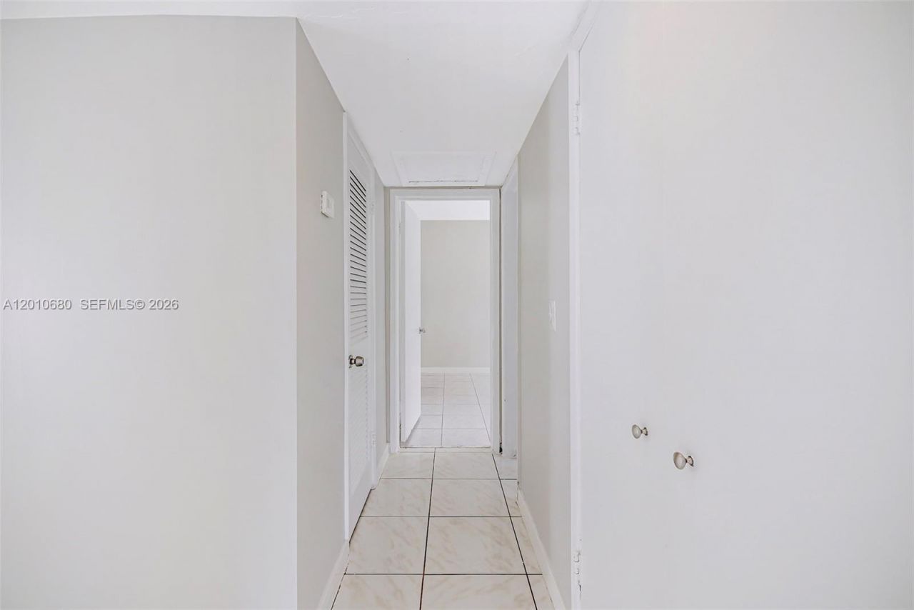 981 NE 152nd St, Miami, FL 33162 Photo