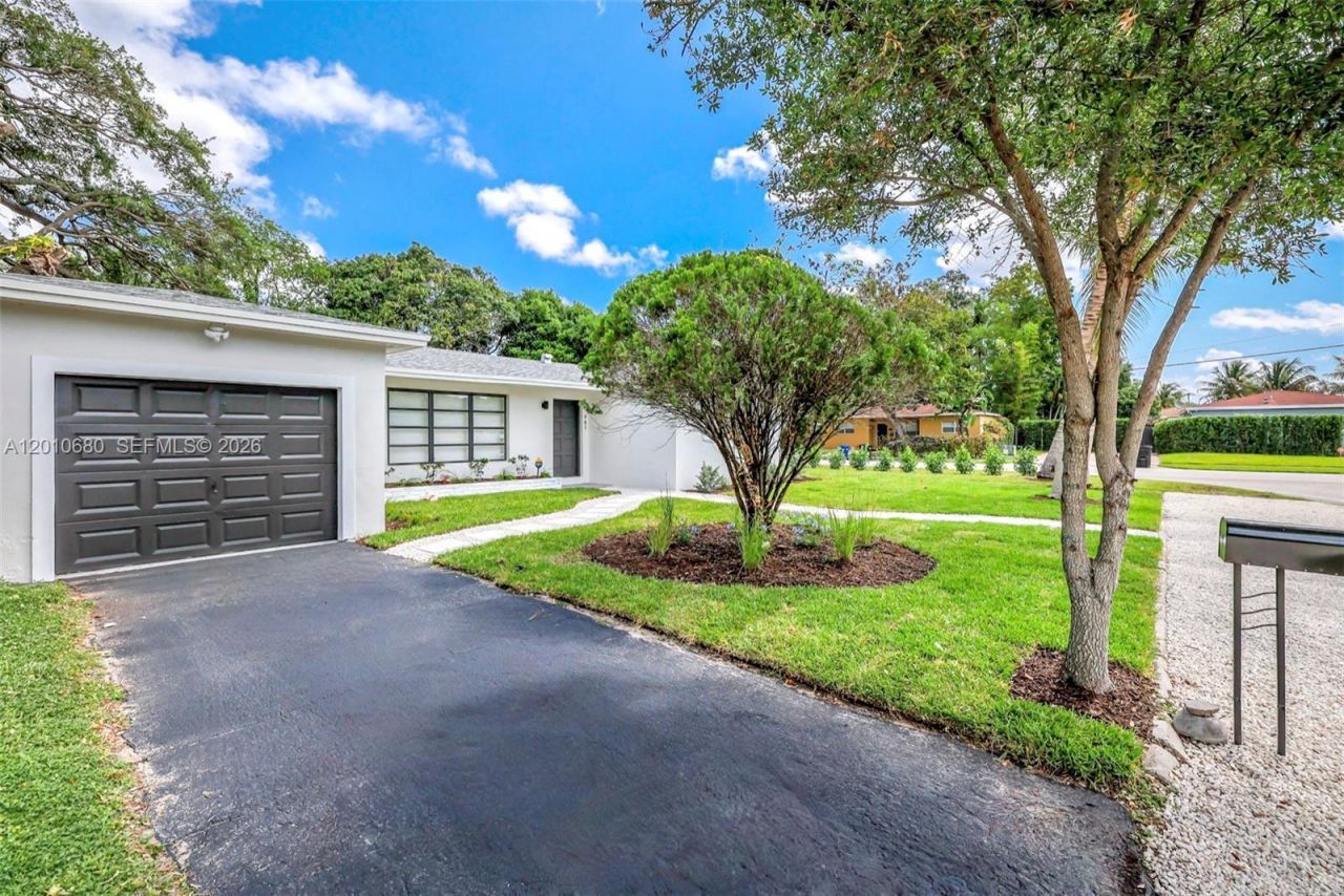 981 NE 152nd St, Miami, FL 33162 Photo