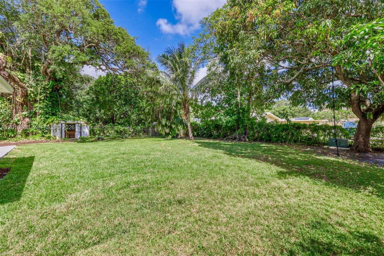 981 NE 152nd St, Miami, FL 33162 Photo