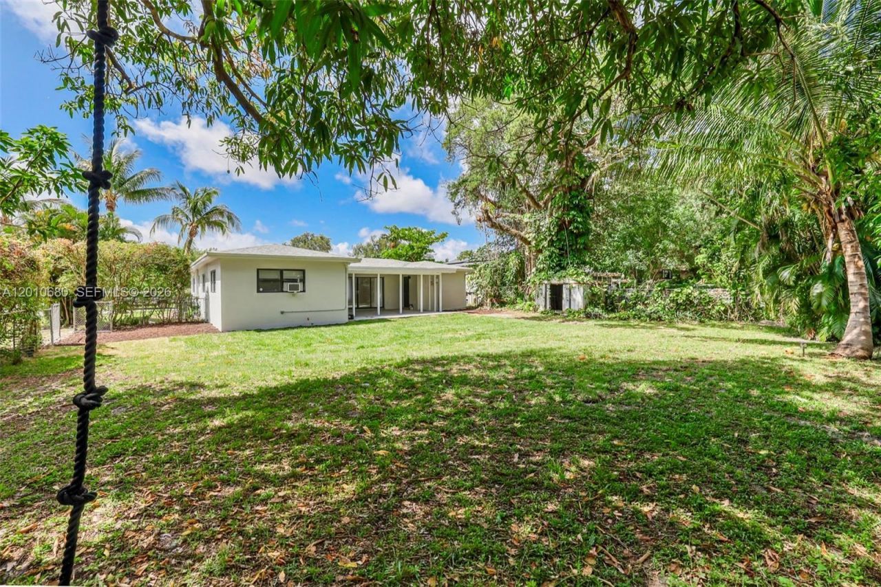 981 NE 152nd St, Miami, FL 33162 Photo