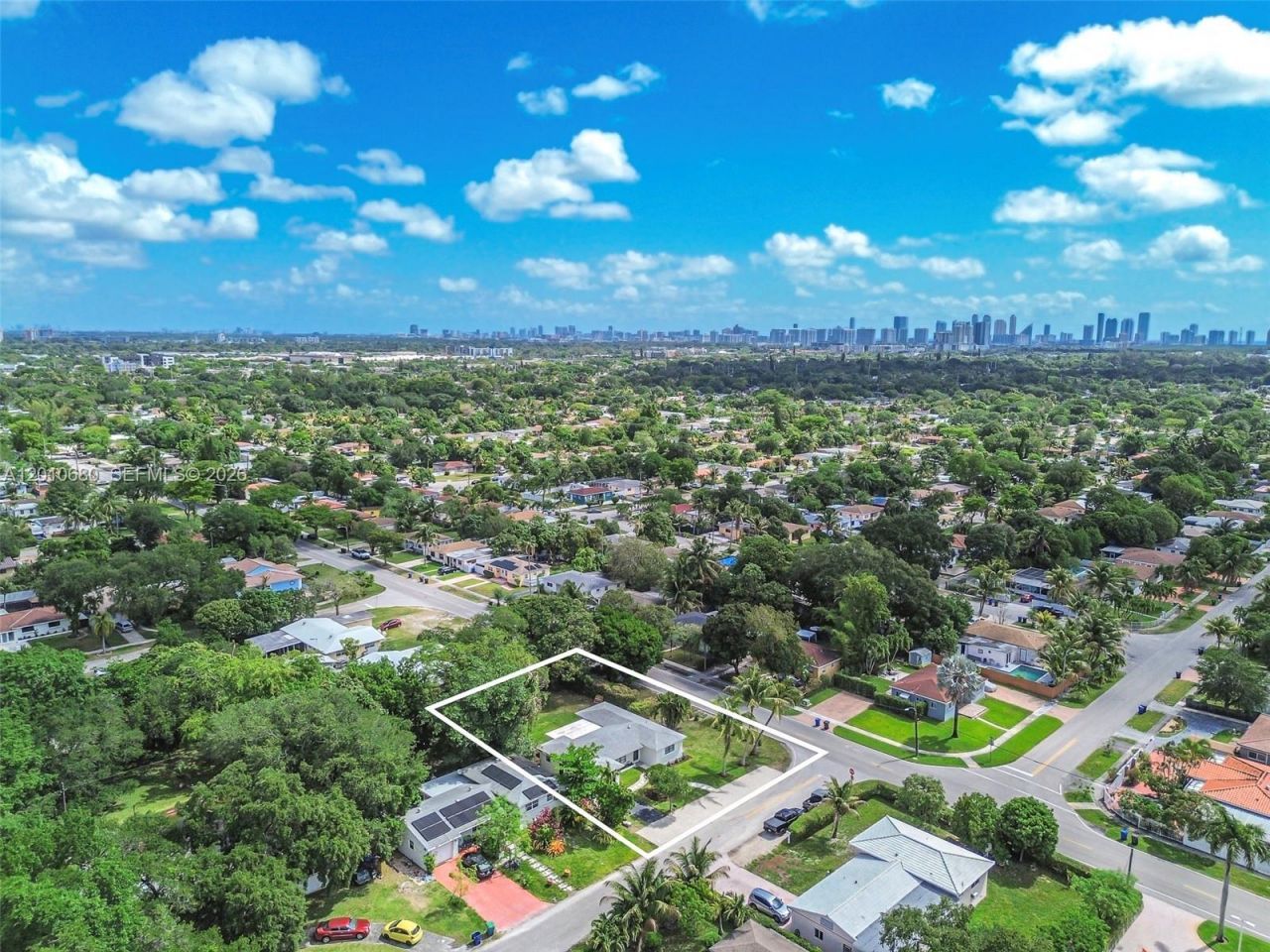 981 NE 152nd St, Miami, FL 33162 Photo