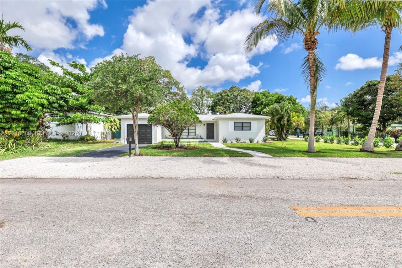 981 NE 152nd St, Miami, FL 33162 Photo