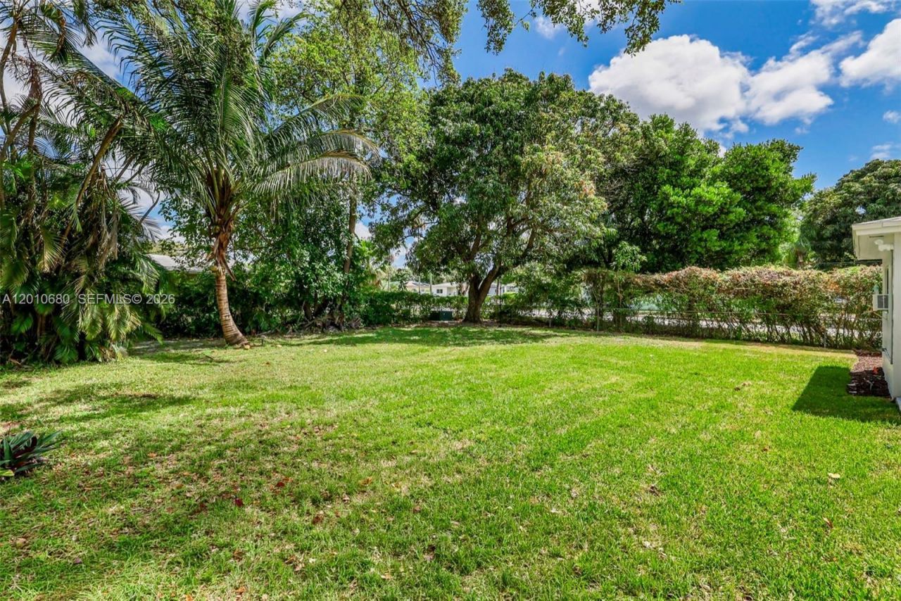 981 NE 152nd St, Miami, FL 33162 Photo