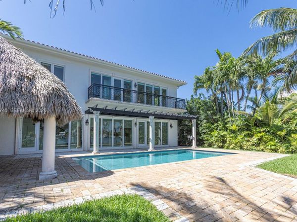 425 N Shore Dr , Miami Beach, FL 33141