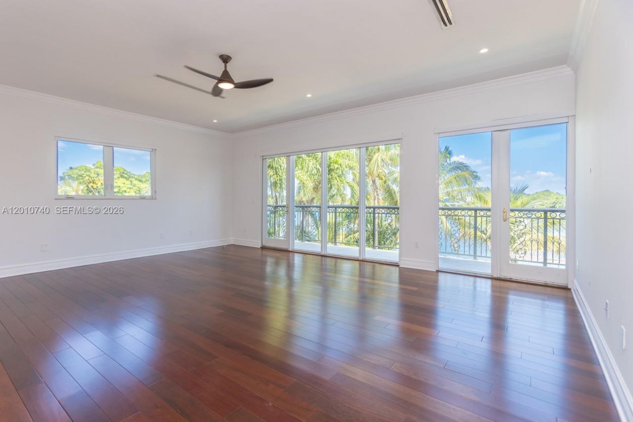 425 N Shore Dr , Miami Beach, FL 33141 Photo