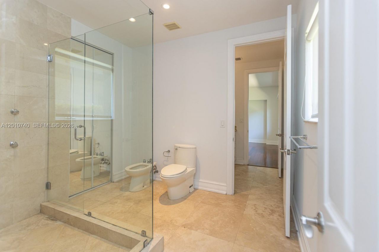 425 N Shore Dr , Miami Beach, FL 33141 Photo