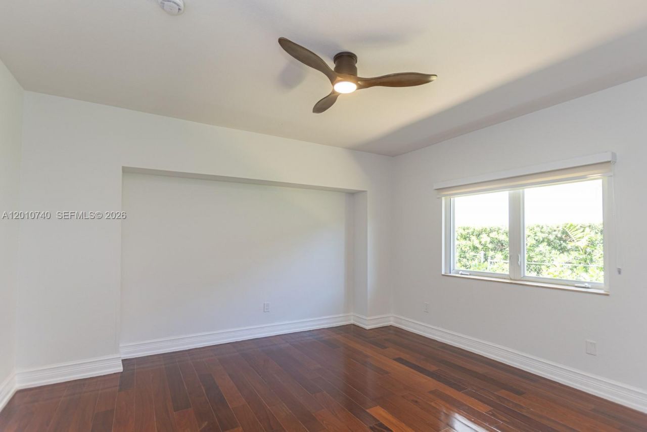 425 N Shore Dr , Miami Beach, FL 33141 Photo
