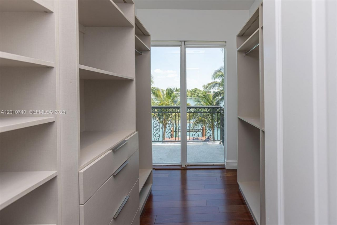 425 N Shore Dr , Miami Beach, FL 33141 Photo