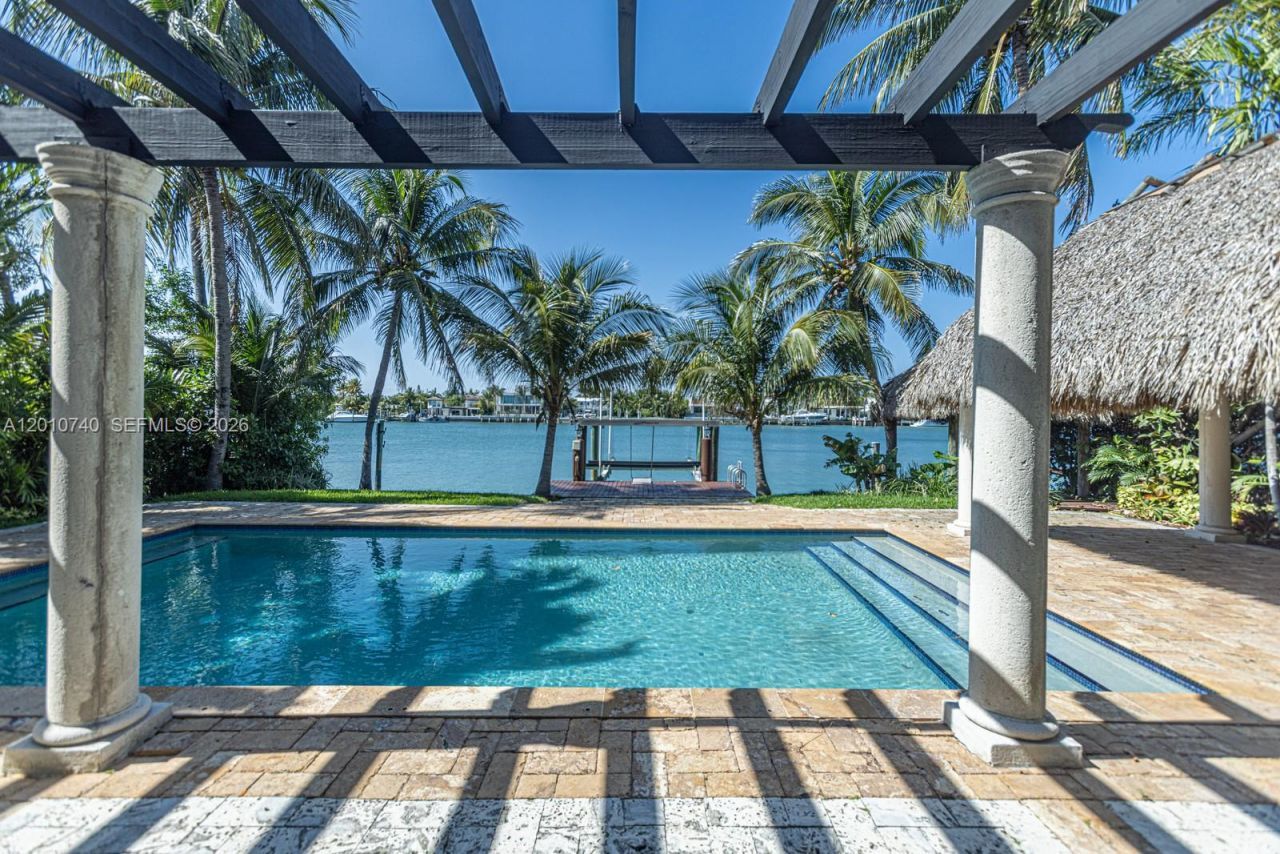 425 N Shore Dr , Miami Beach, FL 33141 Photo