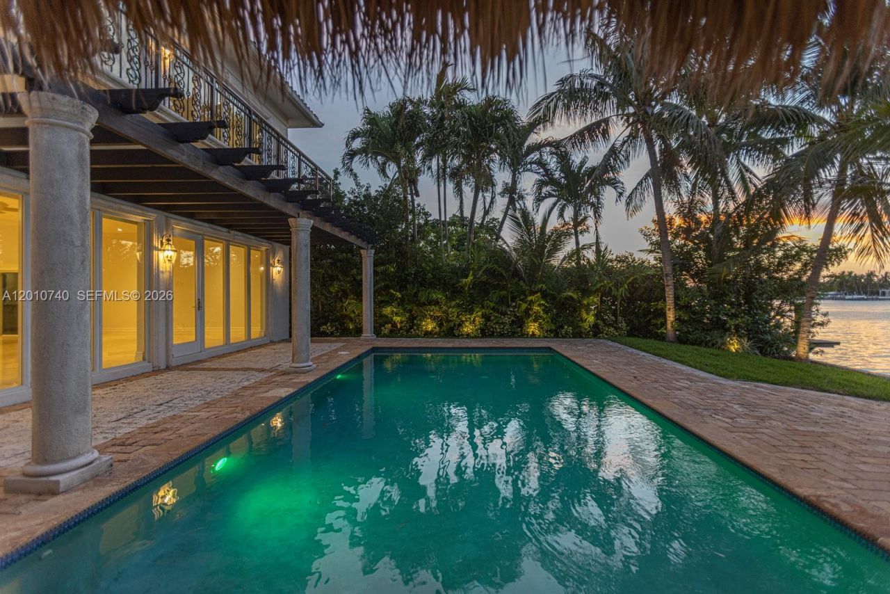 425 N Shore Dr , Miami Beach, FL 33141 Photo