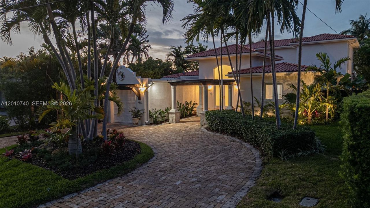425 N Shore Dr , Miami Beach, FL 33141 Photo