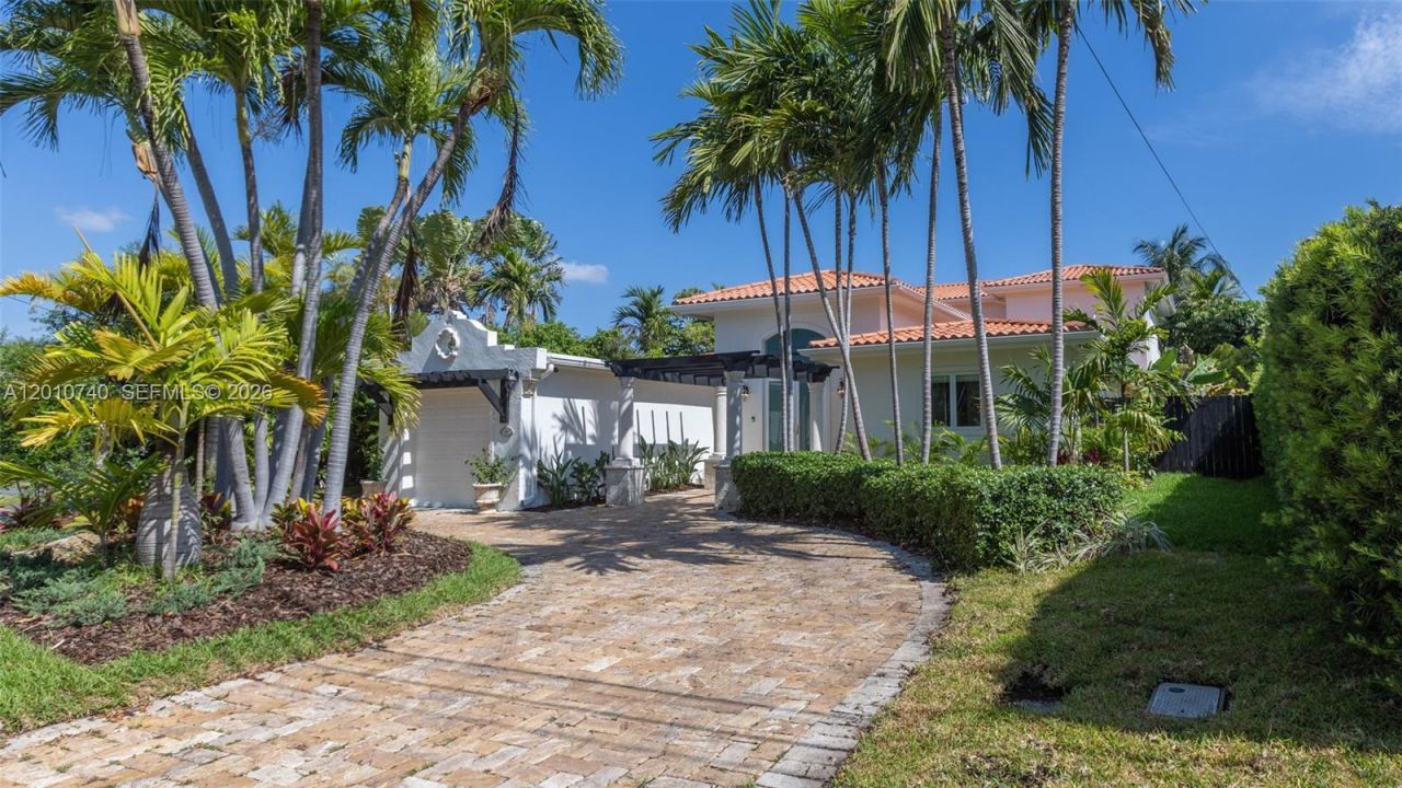 425 N Shore Dr , Miami Beach, FL 33141 Photo