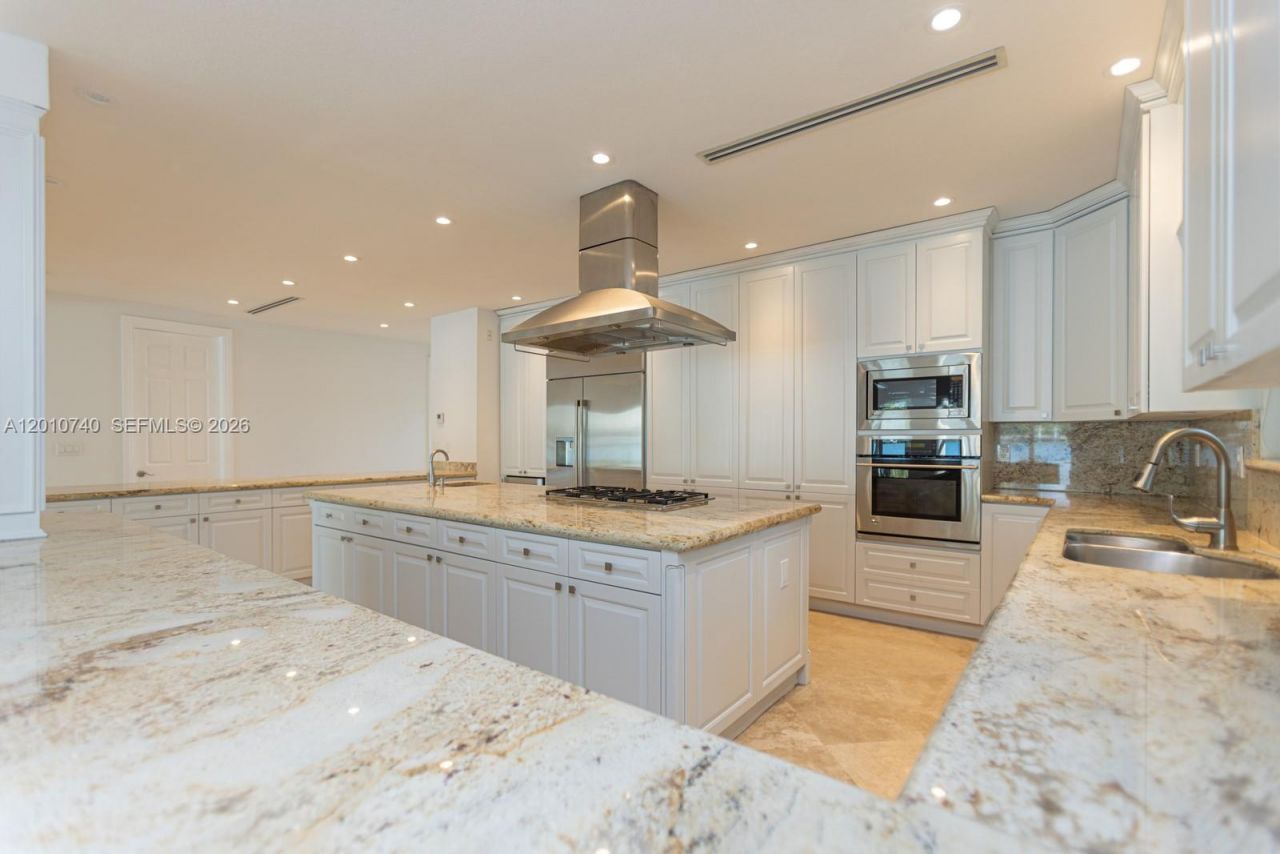 425 N Shore Dr , Miami Beach, FL 33141 Photo