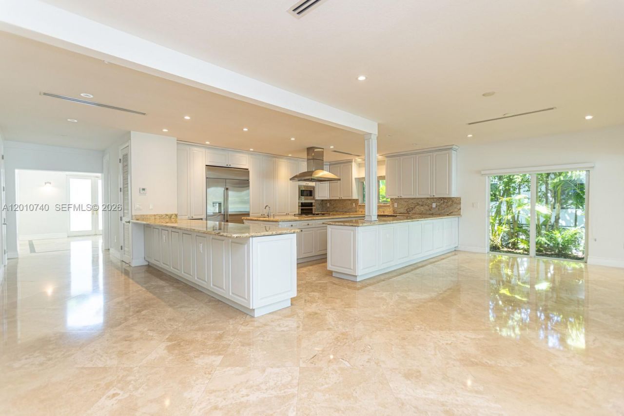 425 N Shore Dr , Miami Beach, FL 33141 Photo