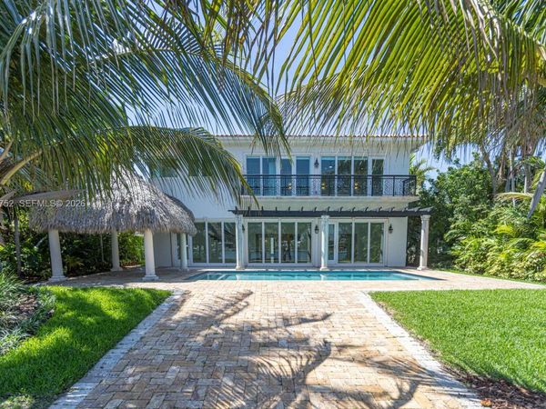 425 N Shore Dr , Miami Beach, FL 33141