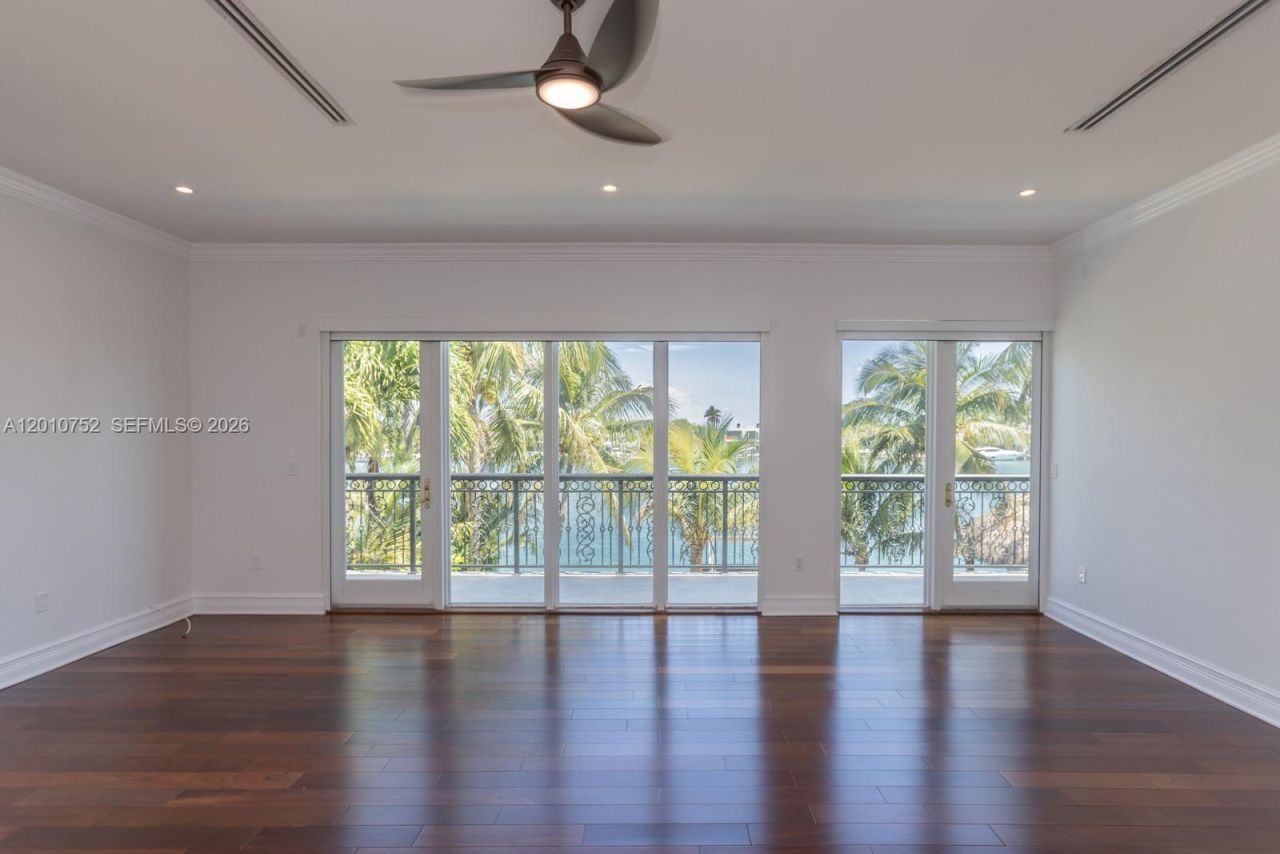 425 N Shore Dr , Miami Beach, FL 33141 Photo