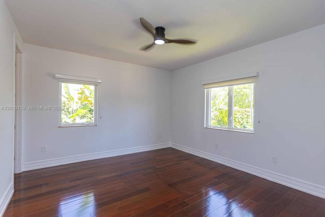 425 N Shore Dr , Miami Beach, FL 33141 Photo