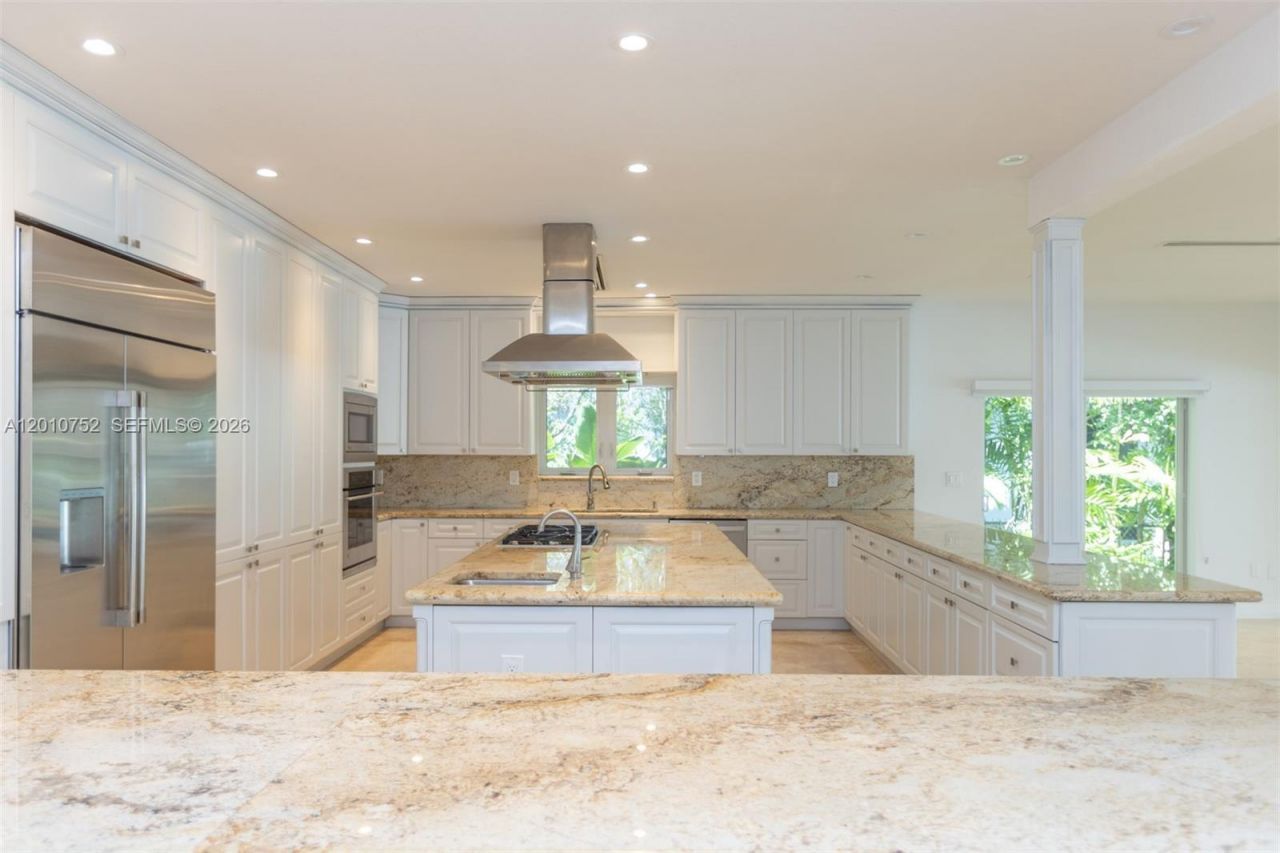 425 N Shore Dr , Miami Beach, FL 33141 Photo