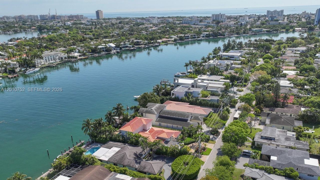425 N Shore Dr , Miami Beach, FL 33141 Photo
