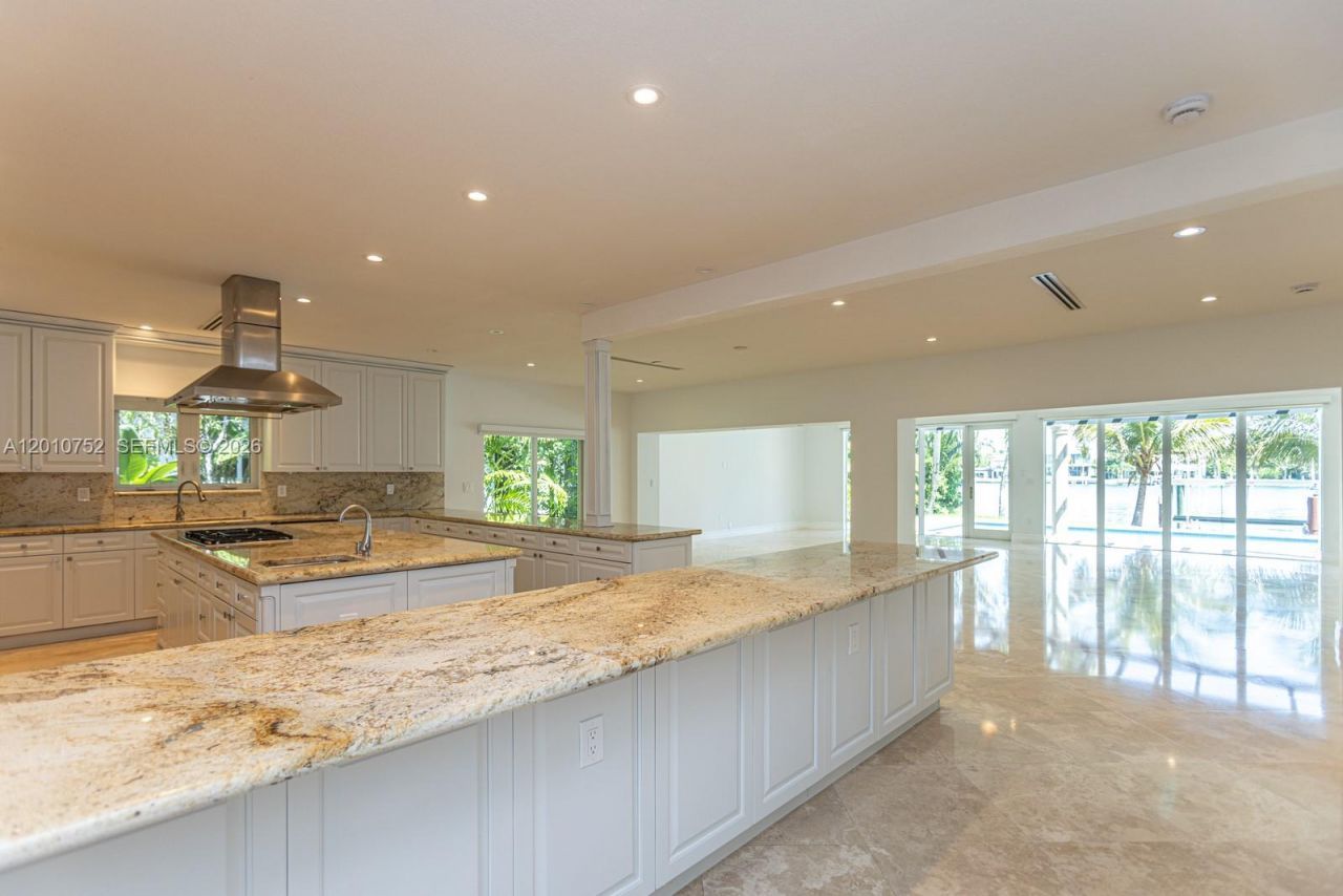425 N Shore Dr , Miami Beach, FL 33141 Photo