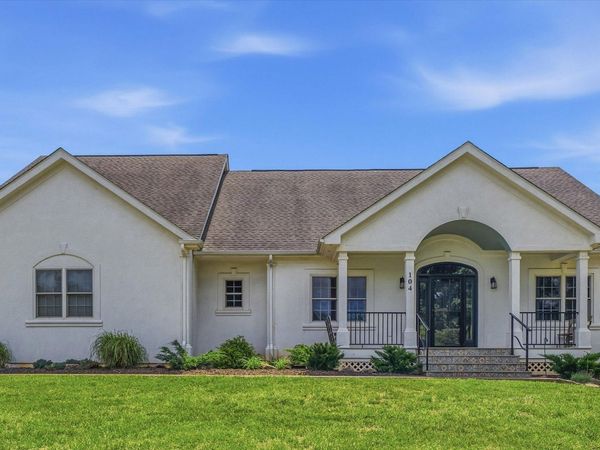 104 Pointe O Woods DR, Huddleston, VA 24104