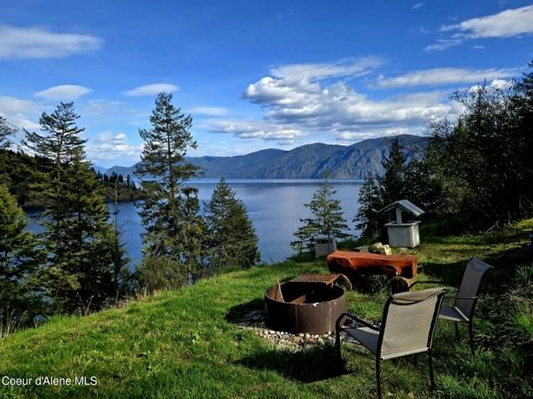 79 Outrigger Dr , Sagle, ID 83860