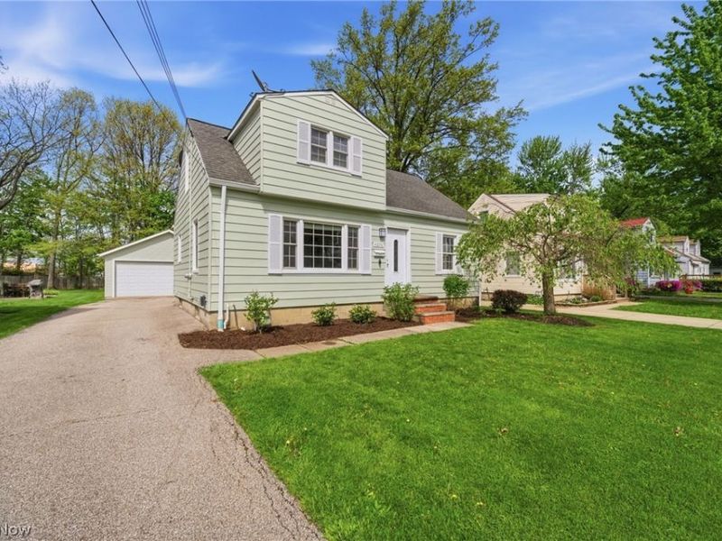 4276 Grove Avenue, Willoughby, OH 44094 Photo 2