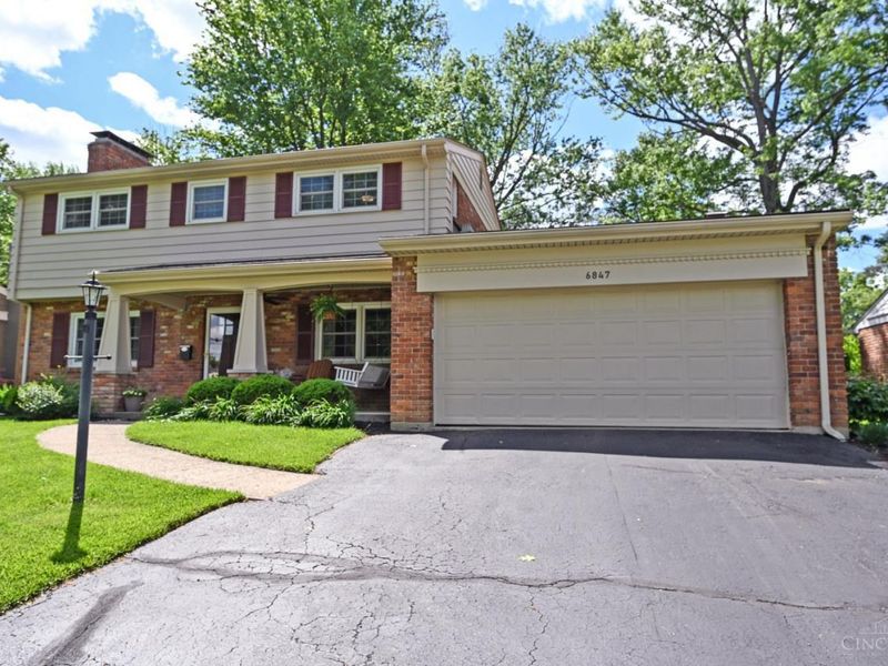 6847 Meadowdale Circle, Madeira, OH 45243 Photo 3