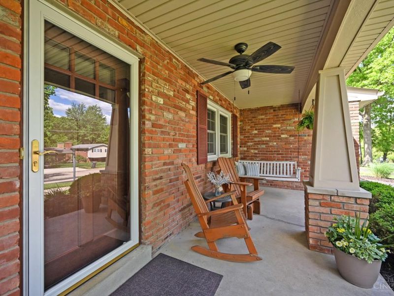6847 Meadowdale Circle, Madeira, OH 45243 Photo 4