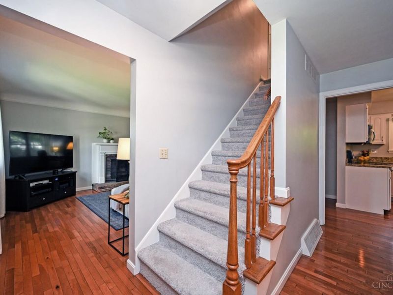 6847 Meadowdale Circle, Madeira, OH 45243 Photo 7