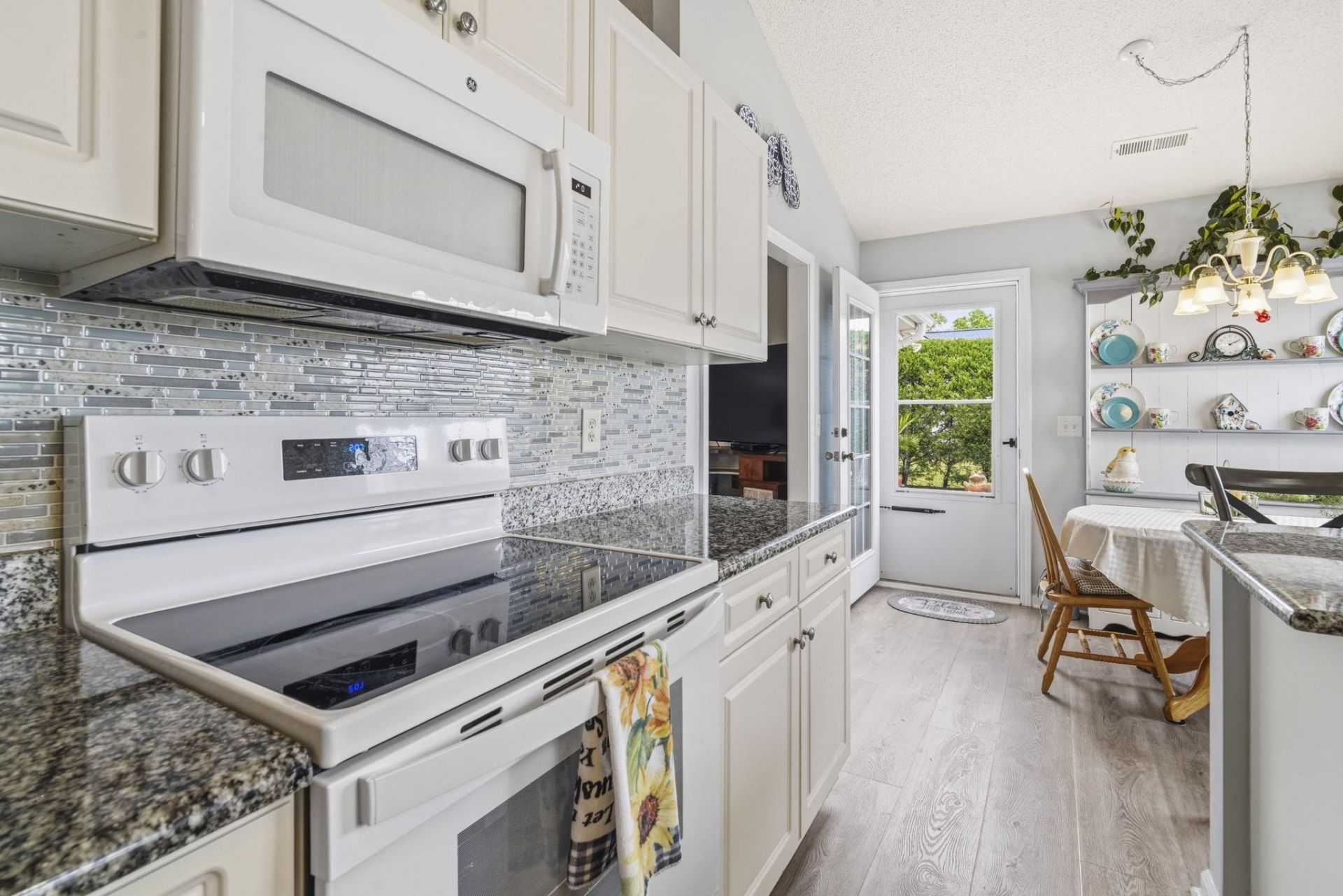 676 Lilly Naz Ln. Photo 14