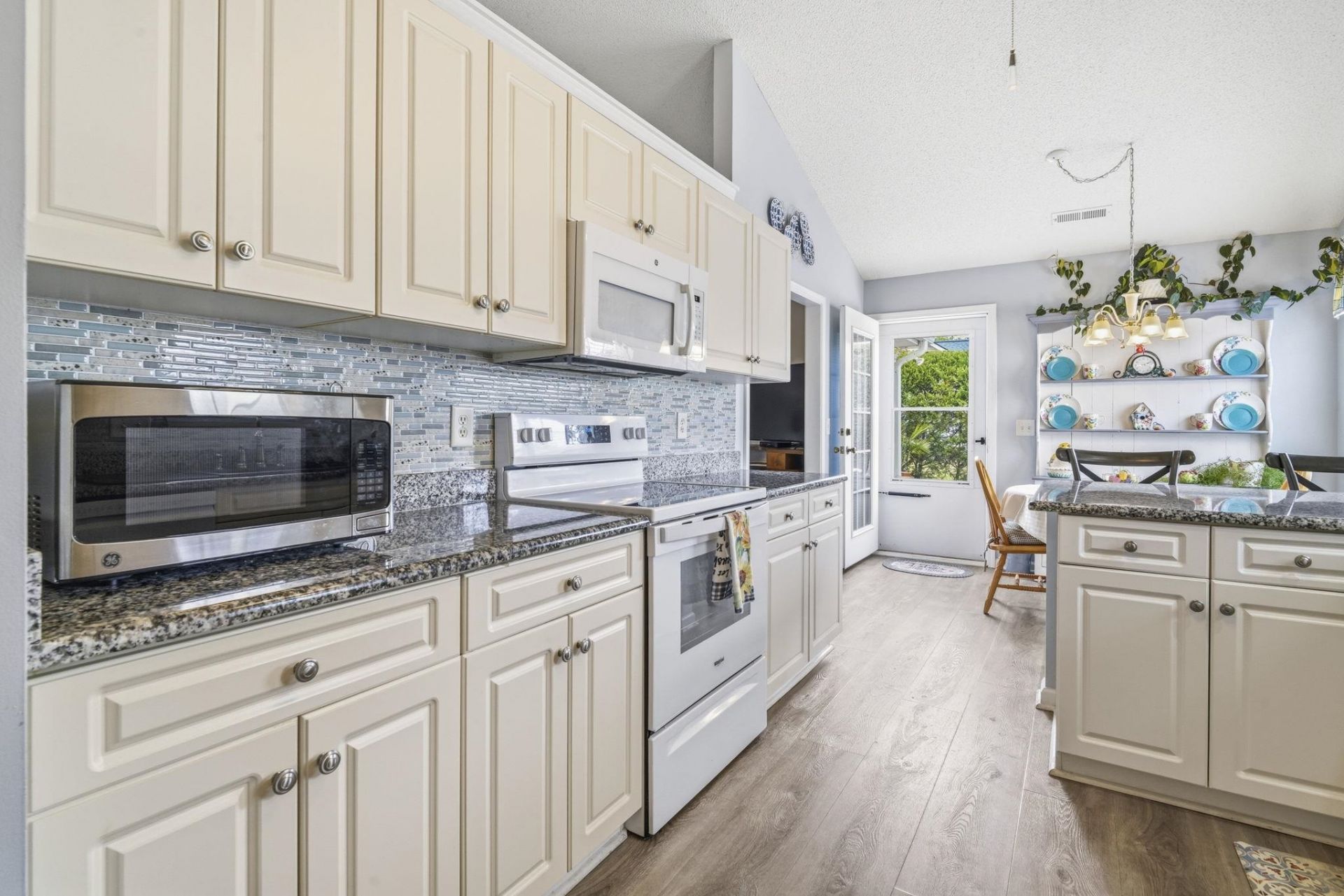 676 Lilly Naz Ln. Photo 15