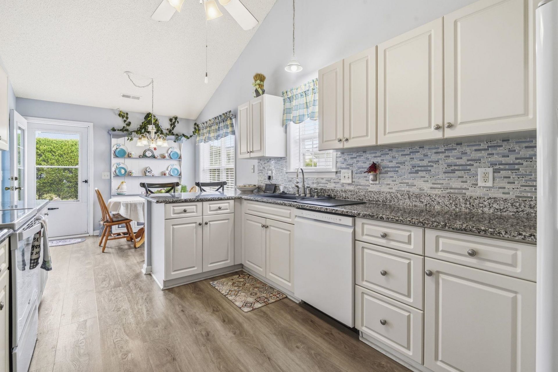 676 Lilly Naz Ln. Photo 16