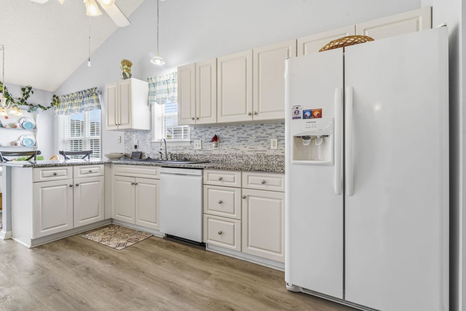 676 Lilly Naz Ln. Photo 17
