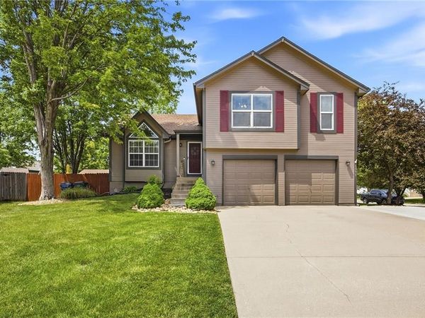 1039 N Logan Street, Olathe, KS 66061