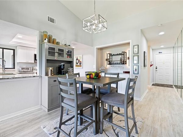 5805 Trailwinds DR, Unit 326, FORT MYERS, FL 33907