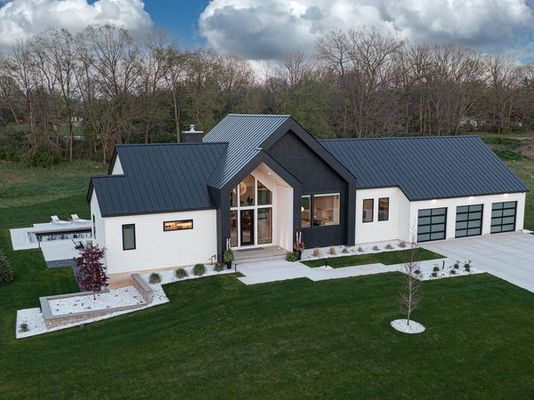 5044 Hickory Pointe Woods SE, Ada, MI 49301
