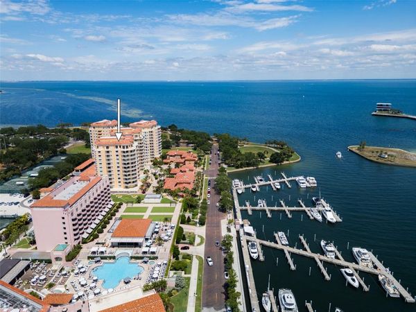 555 5TH AVENUE NE, Unit 711, ST PETERSBURG, FL 33701