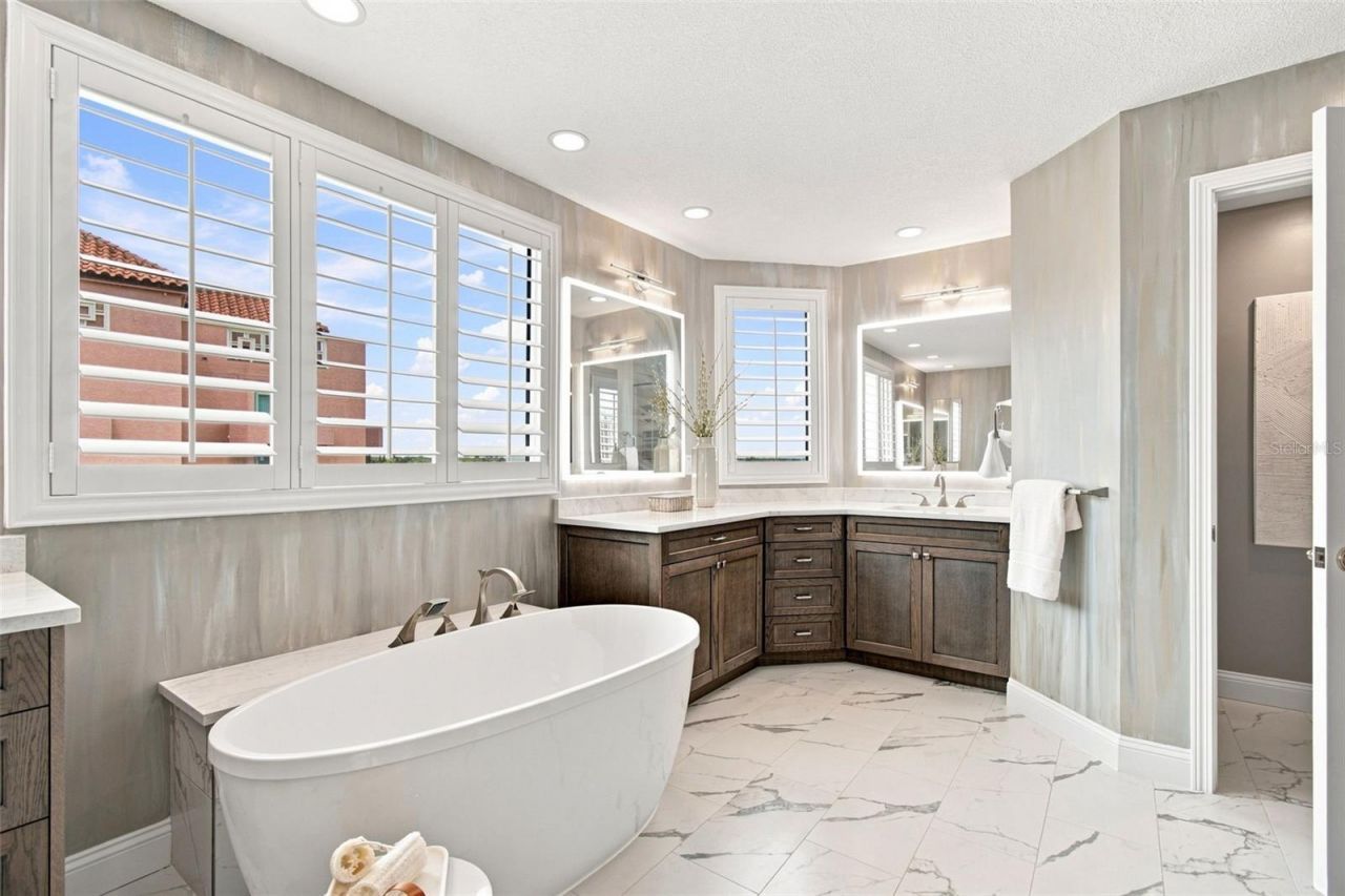 555 5th Avenue Ne, Unit 711, Saint Petersburg, FL 33701 Photo