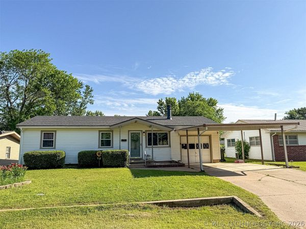 318 E Maple Street , Skiatook, OK 74070