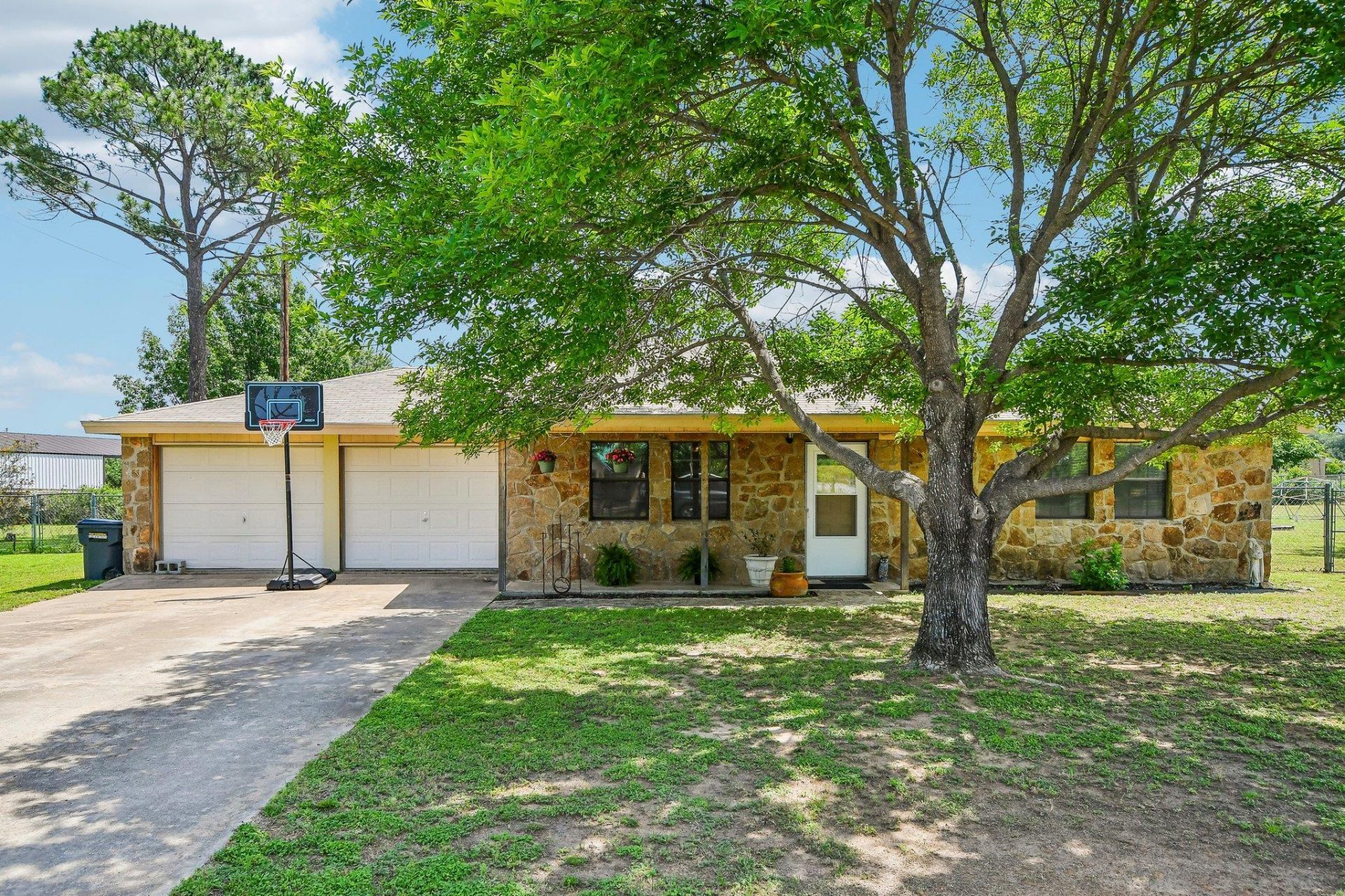 115 Mountain View Dr, Burnet, TX 78611 Main Photo